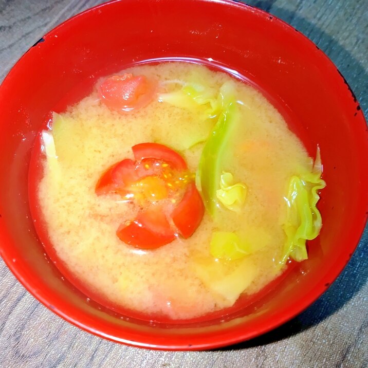 毎日のお味噌汁255杯目*キャベツとミニトマト
